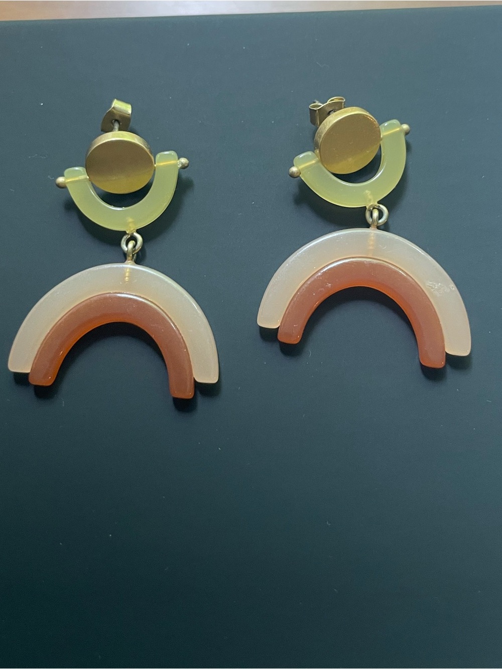 Madewell Modern Arc Acetate Drop Earrings in Sunset/Earth tones.